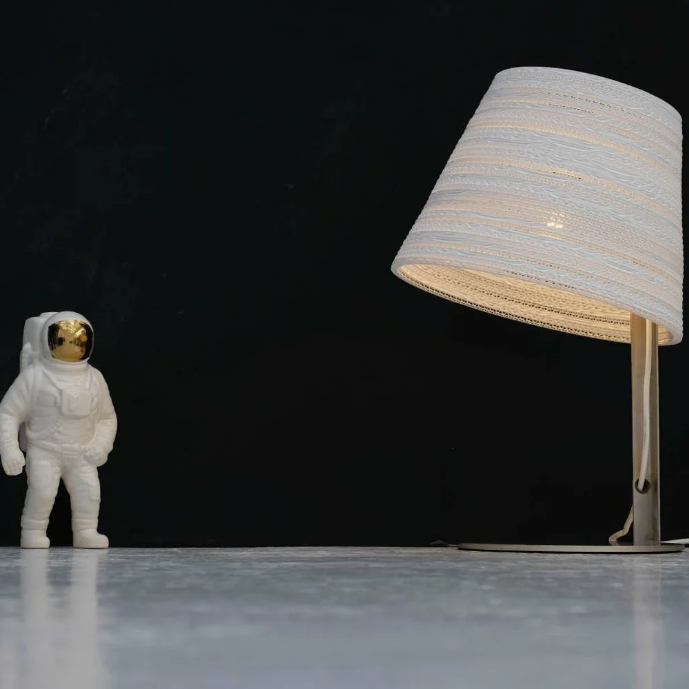 Graypants Tilt Tafellamp Wit Karton Ø34x24x56cm 2 Graypants Tilt Tafellamp Wit Karton Ø34x24x56cm - Afbeelding 2