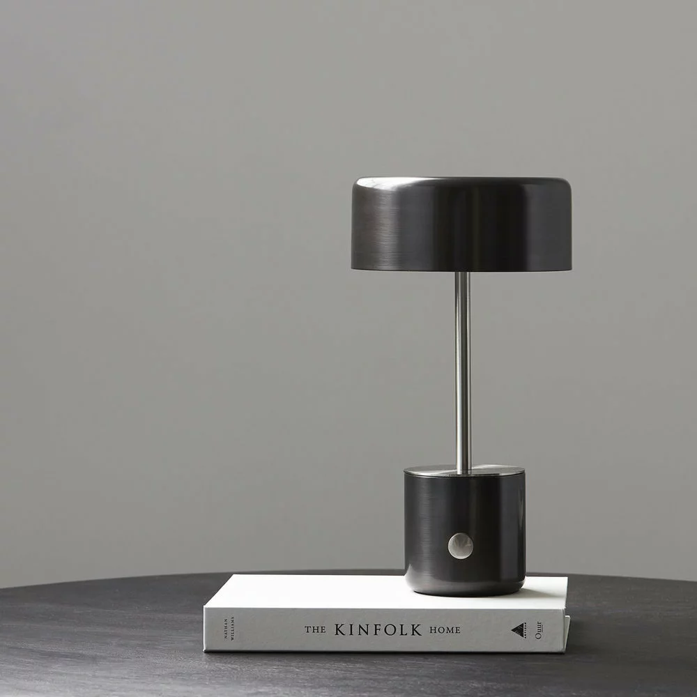 House Doctor Bring Tafellamp Zwart - Draadloze Led Lamp 2 House Doctor Bring Tafellamp Zwart - Draadloze Led Lamp - Afbeelding 2